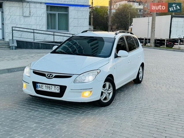 Белый Хендай i30, объемом двигателя 1.59 л и пробегом 234 тыс. км за 4850 $, фото 1 на Automoto.ua
