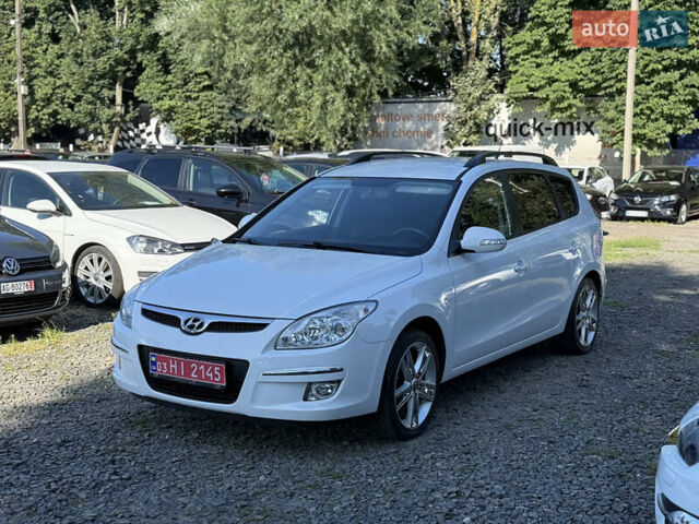 Белый Хендай i30, объемом двигателя 2 л и пробегом 240 тыс. км за 8500 $, фото 1 на Automoto.ua