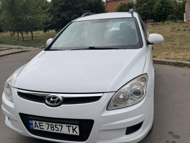 Белый Хендай i30, объемом двигателя 1.58 л и пробегом 270 тыс. км за 6200 $, фото 1 на Automoto.ua
