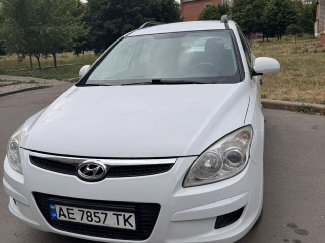 Белый Хендай i30, объемом двигателя 1.58 л и пробегом 270 тыс. км за 6200 $, фото 1 на Automoto.ua