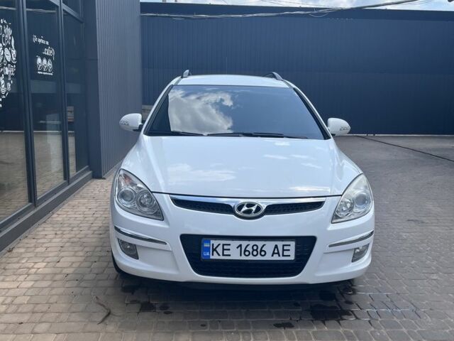 Белый Хендай i30, объемом двигателя 1.6 л и пробегом 310 тыс. км за 4700 $, фото 1 на Automoto.ua