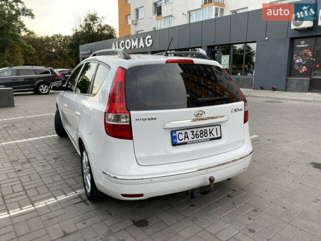 Белый Хендай i30, объемом двигателя 1.59 л и пробегом 253 тыс. км за 6000 $, фото 1 на Automoto.ua
