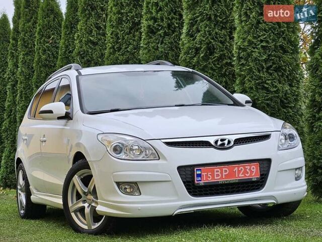 Белый Хендай i30, объемом двигателя 2 л и пробегом 252 тыс. км за 6800 $, фото 1 на Automoto.ua