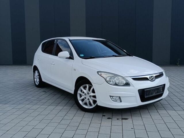 Білий Хендай i30, об'ємом двигуна 1.4 л та пробігом 197 тис. км за 6149 $, фото 1 на Automoto.ua