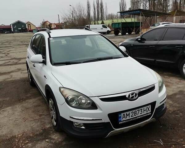 Белый Хендай i30, объемом двигателя 1.6 л и пробегом 250 тыс. км за 5600 $, фото 1 на Automoto.ua