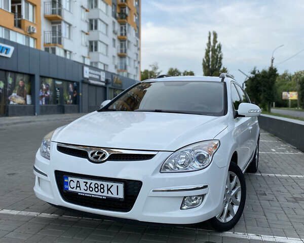 Белый Хендай i30, объемом двигателя 1.59 л и пробегом 253 тыс. км за 7000 $, фото 1 на Automoto.ua