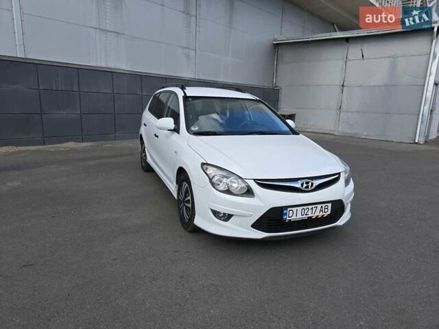 Белый Хендай i30, объемом двигателя 1.6 л и пробегом 270 тыс. км за 5850 $, фото 1 на Automoto.ua