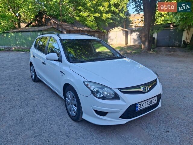 Белый Хендай i30, объемом двигателя 1.4 л и пробегом 251 тыс. км за 6100 $, фото 1 на Automoto.ua