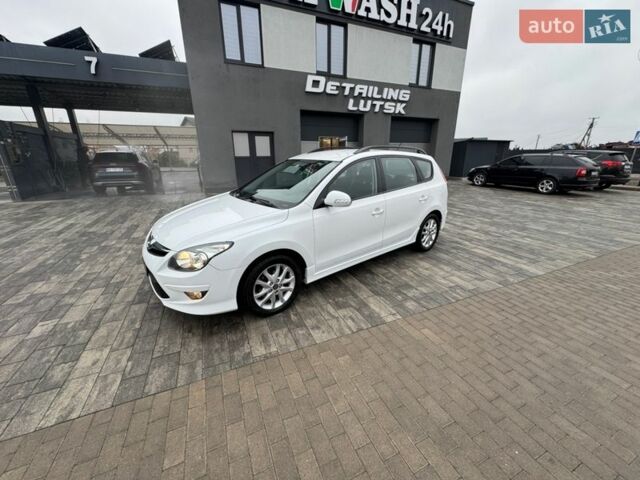 Белый Хендай i30, объемом двигателя 1.6 л и пробегом 206 тыс. км за 7999 $, фото 1 на Automoto.ua