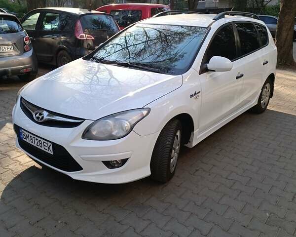 Білий Хендай i30, об'ємом двигуна 1.4 л та пробігом 220 тис. км за 7000 $, фото 1 на Automoto.ua