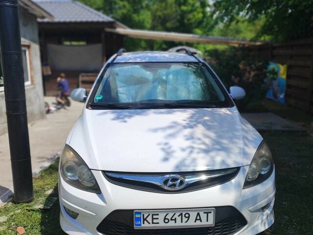 Белый Хендай i30, объемом двигателя 1.4 л и пробегом 194 тыс. км за 6200 $, фото 1 на Automoto.ua