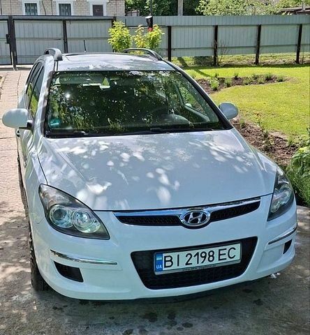 Белый Хендай i30, объемом двигателя 1.4 л и пробегом 190 тыс. км за 6650 $, фото 1 на Automoto.ua