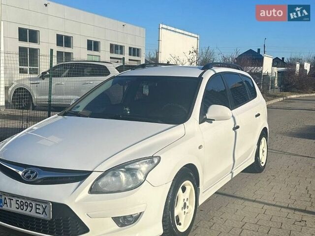 Белый Хендай i30, объемом двигателя 1.4 л и пробегом 233 тыс. км за 6499 $, фото 1 на Automoto.ua
