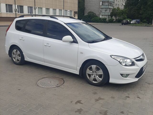 Белый Хендай i30, объемом двигателя 0 л и пробегом 202 тыс. км за 5500 $, фото 1 на Automoto.ua