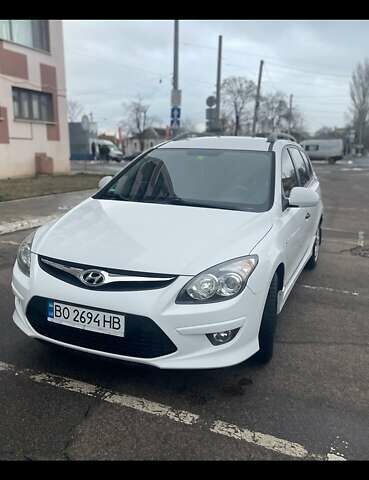 Белый Хендай i30, объемом двигателя 1.6 л и пробегом 246 тыс. км за 6700 $, фото 1 на Automoto.ua