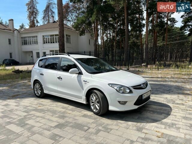Белый Хендай i30, объемом двигателя 1.59 л и пробегом 242 тыс. км за 4900 $, фото 1 на Automoto.ua