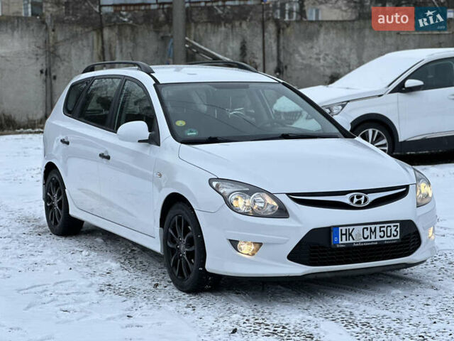 Белый Хендай i30, объемом двигателя 1.6 л и пробегом 182 тыс. км за 7999 $, фото 1 на Automoto.ua