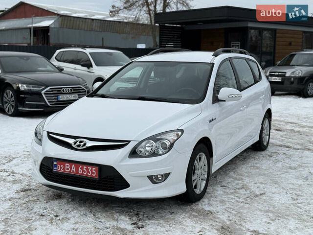 Белый Хендай i30, объемом двигателя 1.6 л и пробегом 217 тыс. км за 7900 $, фото 1 на Automoto.ua