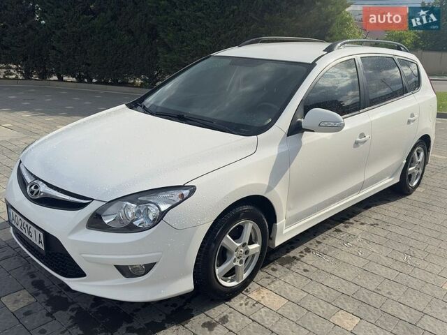 Белый Хендай i30, объемом двигателя 1.4 л и пробегом 220 тыс. км за 6200 $, фото 1 на Automoto.ua