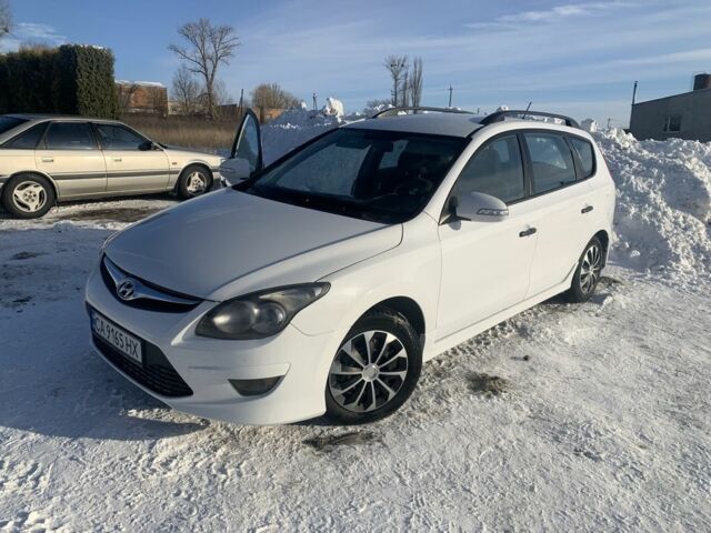 Белый Хендай i30, объемом двигателя 1.6 л и пробегом 239 тыс. км за 5900 $, фото 1 на Automoto.ua