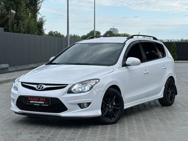 Белый Хендай i30, объемом двигателя 1.6 л и пробегом 195 тыс. км за 7500 $, фото 1 на Automoto.ua
