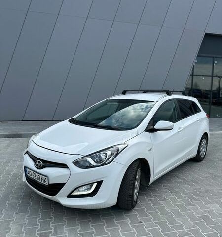 Белый Хендай i30, объемом двигателя 1.58 л и пробегом 240 тыс. км за 8700 $, фото 1 на Automoto.ua