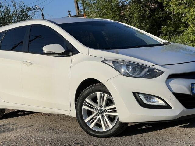 Белый Хендай i30, объемом двигателя 1.6 л и пробегом 240 тыс. км за 8500 $, фото 1 на Automoto.ua