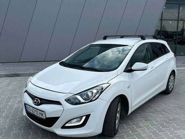 Белый Хендай i30, объемом двигателя 1.58 л и пробегом 241 тыс. км за 7300 $, фото 1 на Automoto.ua