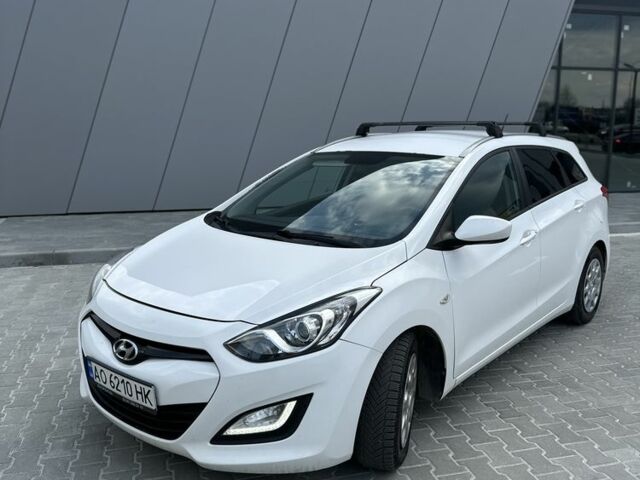Белый Хендай i30, объемом двигателя 1.6 л и пробегом 240 тыс. км за 8200 $, фото 1 на Automoto.ua