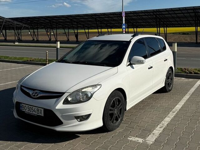 Белый Хендай i30, объемом двигателя 1.58 л и пробегом 183 тыс. км за 6400 $, фото 1 на Automoto.ua