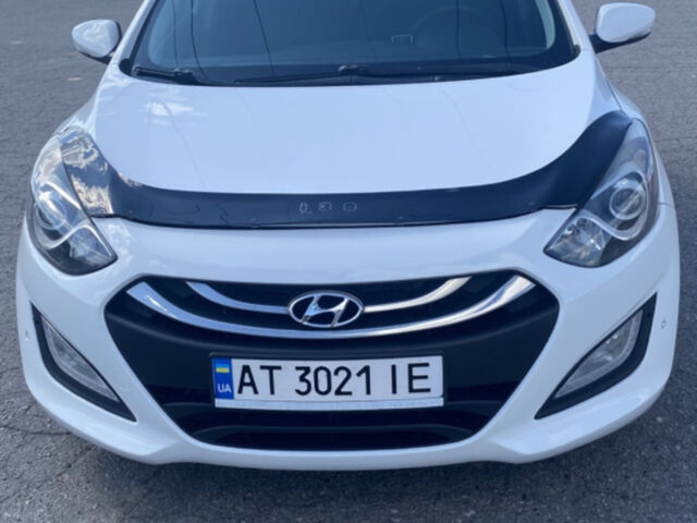Белый Хендай i30, объемом двигателя 1.58 л и пробегом 224 тыс. км за 8300 $, фото 1 на Automoto.ua