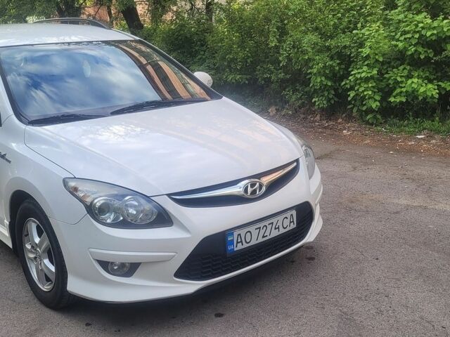Белый Хендай i30, объемом двигателя 1.6 л и пробегом 271 тыс. км за 6500 $, фото 1 на Automoto.ua