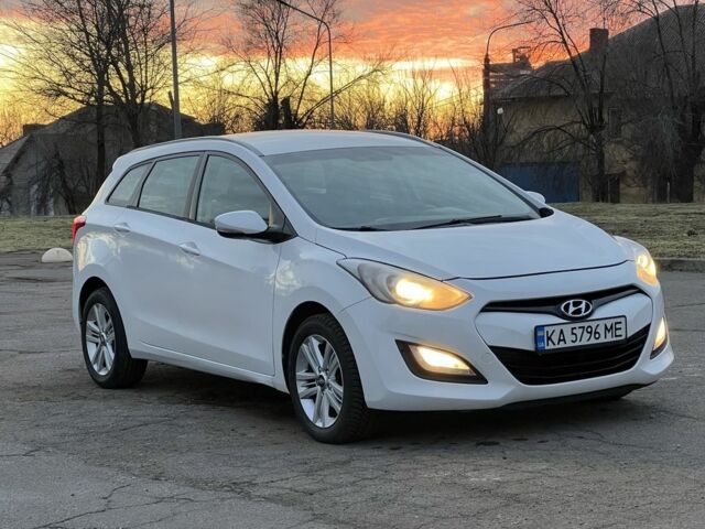 Белый Хендай i30, объемом двигателя 1.6 л и пробегом 240 тыс. км за 8800 $, фото 1 на Automoto.ua