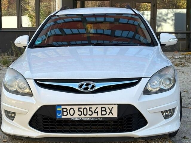 Белый Хендай i30, объемом двигателя 1.58 л и пробегом 184 тыс. км за 6600 $, фото 1 на Automoto.ua
