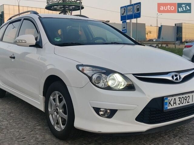 Белый Хендай i30, объемом двигателя 1.4 л и пробегом 340 тыс. км за 6000 $, фото 1 на Automoto.ua