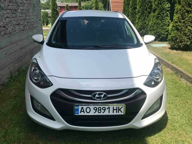 Белый Хендай i30, объемом двигателя 1.6 л и пробегом 200 тыс. км за 7200 $, фото 1 на Automoto.ua