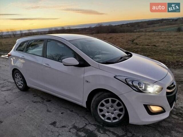Белый Хендай i30, объемом двигателя 1.6 л и пробегом 227 тыс. км за 7300 $, фото 1 на Automoto.ua