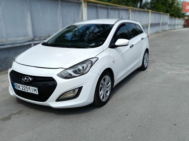 Белый Хендай i30, объемом двигателя 1.4 л и пробегом 209 тыс. км за 7000 $, фото 1 на Automoto.ua