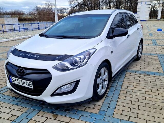 Белый Хендай i30, объемом двигателя 1.4 л и пробегом 23000 тыс. км за 7000 $, фото 1 на Automoto.ua