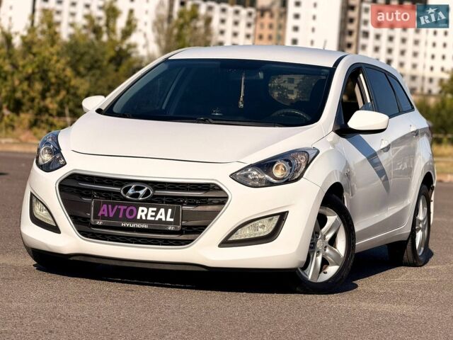Білий Хендай i30, об'ємом двигуна 1.6 л та пробігом 343 тис. км за 8000 $, фото 1 на Automoto.ua