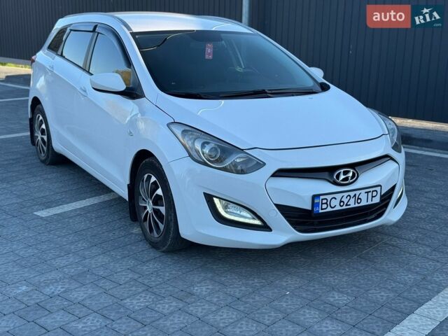 Белый Хендай i30, объемом двигателя 1.4 л и пробегом 350 тыс. км за 5900 $, фото 1 на Automoto.ua