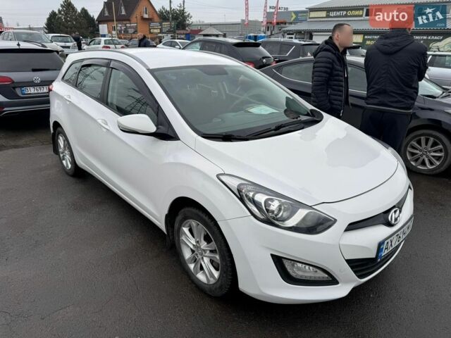 Белый Хендай i30, объемом двигателя 1.58 л и пробегом 315 тыс. км за 8000 $, фото 1 на Automoto.ua