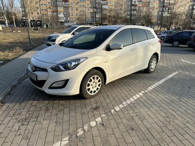 Белый Хендай i30, объемом двигателя 1.4 л и пробегом 192 тыс. км за 7500 $, фото 1 на Automoto.ua