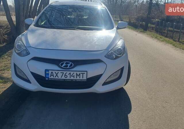 Білий Хендай i30, об'ємом двигуна 1.58 л та пробігом 284 тис. км за 8750 $, фото 1 на Automoto.ua