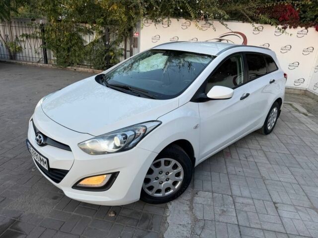 Белый Хендай i30, объемом двигателя 1.4 л и пробегом 190 тыс. км за 7991 $, фото 1 на Automoto.ua