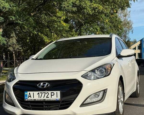 Белый Хендай i30, объемом двигателя 1.58 л и пробегом 272 тыс. км за 9998 $, фото 1 на Automoto.ua