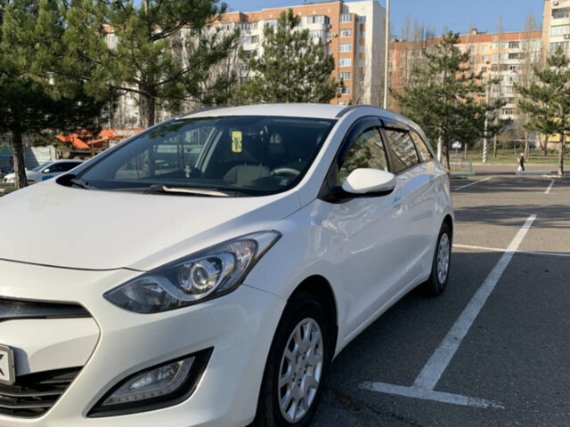 Белый Хендай i30, объемом двигателя 1.58 л и пробегом 245 тыс. км за 8750 $, фото 1 на Automoto.ua