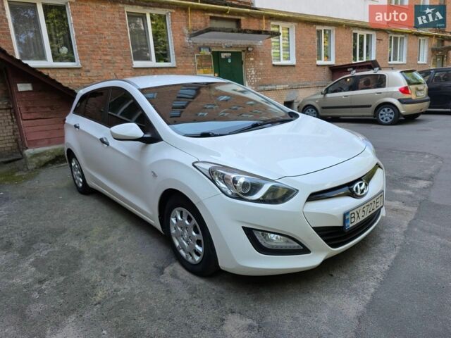 Белый Хендай i30, объемом двигателя 1.4 л и пробегом 194 тыс. км за 8200 $, фото 1 на Automoto.ua