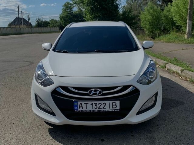 Белый Хендай i30, объемом двигателя 1.59 л и пробегом 313 тыс. км за 7200 $, фото 1 на Automoto.ua