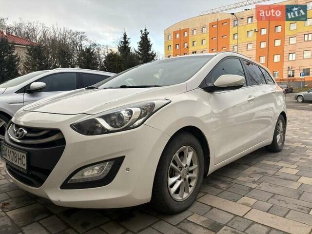 Белый Хендай i30, объемом двигателя 1.58 л и пробегом 300 тыс. км за 9000 $, фото 1 на Automoto.ua